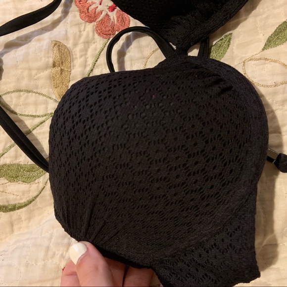 black bikini - Picture 3 of 5